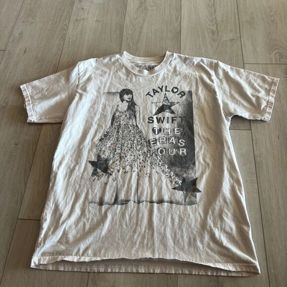 Taylor Swift The Eras Tour T-Shirt L Photo Official Merch Speak Now Enchanted - Picture 1 of 7